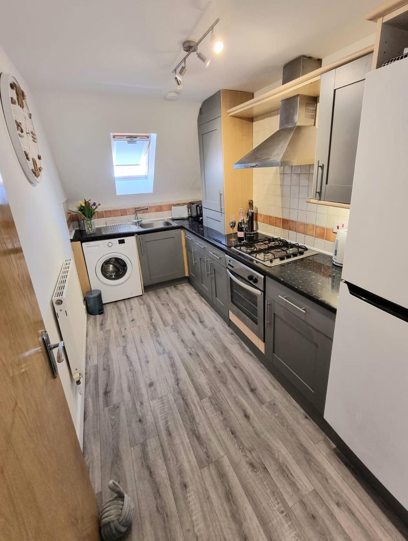 Centrally Located Boscombe Beach Apart With Parking Bournemouth Exterior foto